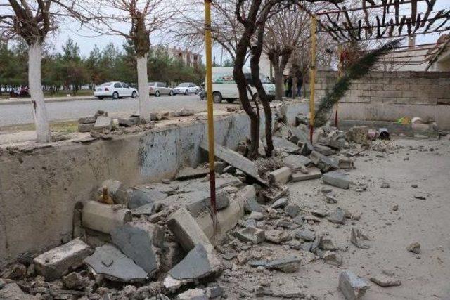 Adıyaman'da 5.5'lik Deprem; Yıkılan Binalar Ve Yaralılar Var (4)