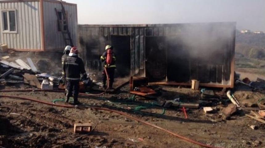 İş&ccedil;ilerin Kaldığı Prefabrik Yandı