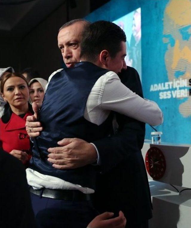 Cumhurbaşkanı Erdoğan’a Bir Gençten Sevgi Gösterisi