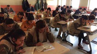 Ardanuç Kaymakamı Abdil Koç Öğrenciler İle Kitap Okudu