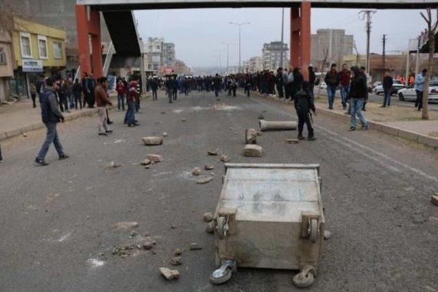 Beton Mikserinin Çarptığı Çocuk Ağır Yaralandı, Mahalleli Yolu Kapattı