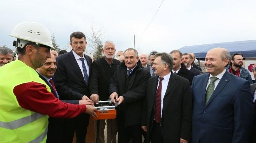 Başkan Yılmaz, 70 Kişilik Yurdun Temel Atma T&ouml;renine Katıldı