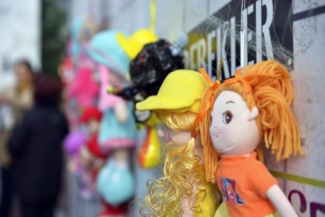 &ldquo;bebekler Duvarı&rdquo; İle Kadına Şiddet Protesto Edildi