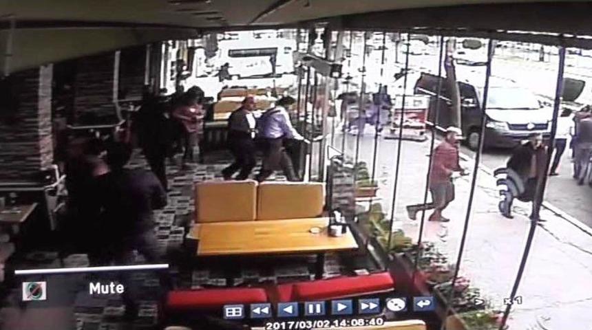 Deprem Anı G&uuml;venlik Kameralarına Yansıdı