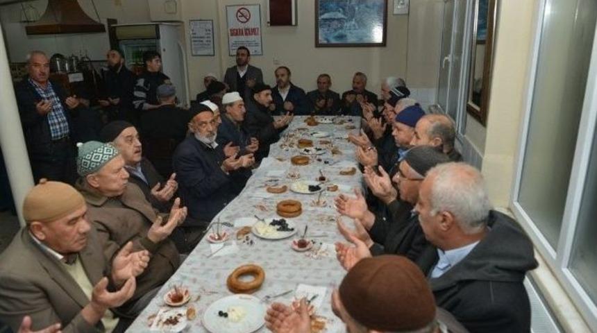 “bereket Sofrası” Yeni Cami’de Kuruldu