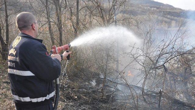 Çalılık Yangını Büyümeden Söndürüldü