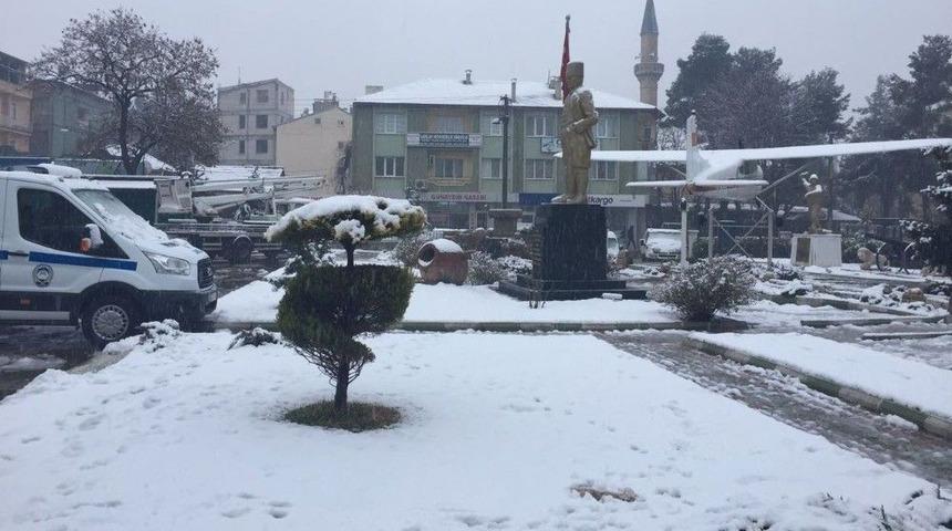 Dinar&rsquo;da Kar Yağışı