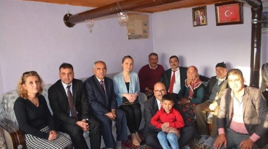 Şehit &Ouml;ğretmenin Annesini Unutmadılar