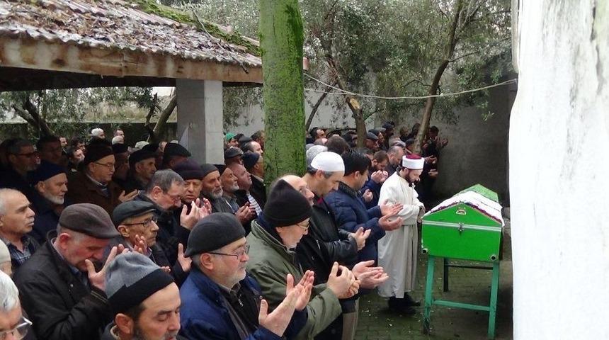 Hırsızların &Ouml;ld&uuml;rd&uuml;ğ&uuml; Yaşlı Adam Son Yolculuğuna Uğurlandı