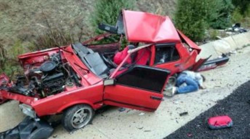 Otomobil S&uuml;r&uuml;c&uuml;s&uuml; Kazada &Ouml;ld&uuml;