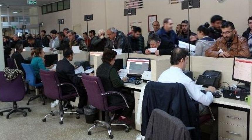 Vergi Affı Ve Bor&ccedil; Yapılandırmasında Son G&uuml;n Yoğunluğu