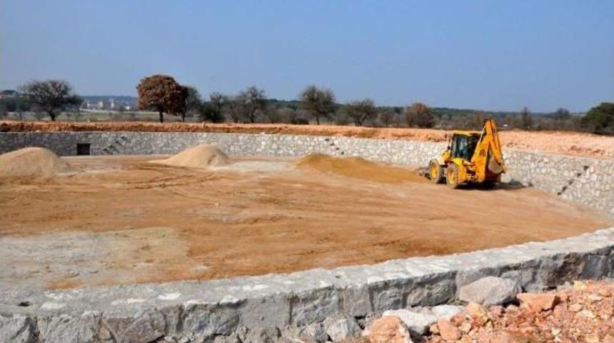 Depremzedeler Deve G&uuml;reşiyle Moral Bulacak