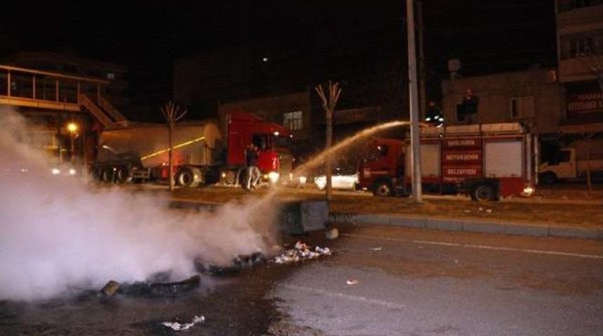 Beton Mikserinin &Ccedil;arptığı &Ccedil;ocuk Ağır Yaralandı, Mahalleli Yolu Kapattı (2)