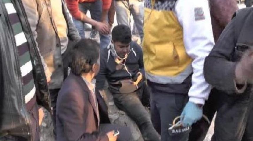 Kamyon Ile Tır &Ccedil;arpıştı: 2 Yaralı