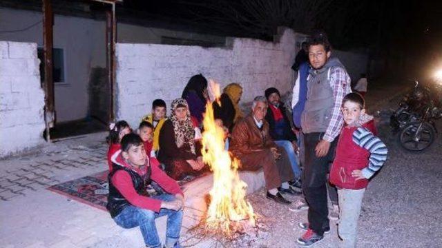 Adıyaman'da 5.5'lik Deprem; Yıkılan Binalar Ve Yaralılar Var (6)