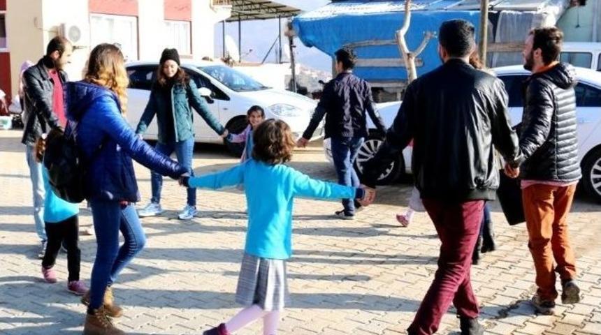 Geleceğin &Ouml;ğretmenleri &lsquo;g&ouml;n&uuml;l&rsquo;lere Dokundu