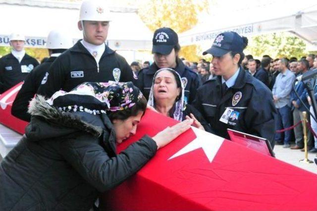 Adana'da Patlama Kurbanları Gözyaşlarıyla Uğurlandı