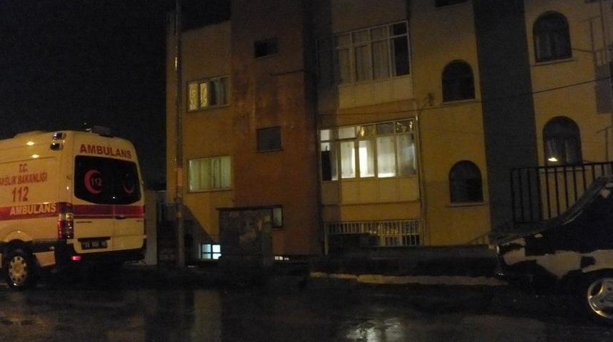 İntihar Etmek İsteyen Gen&ccedil; ,ekmek Bı&ccedil;ağıyla Kız Kardeşini Rehin Aldı