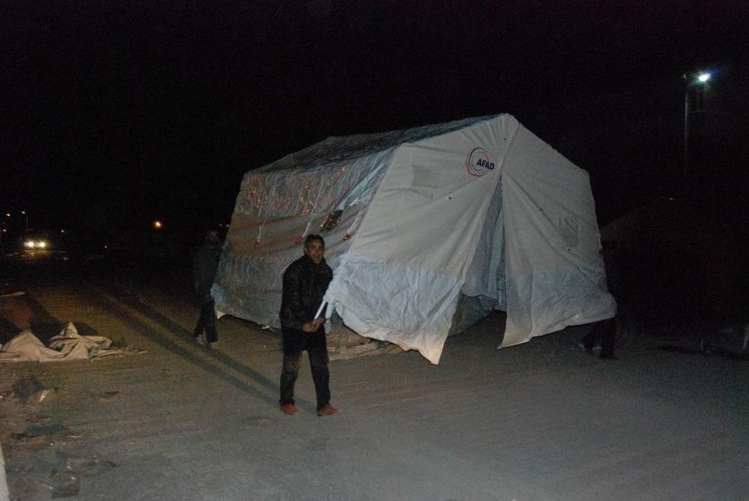 &Ouml;nce &Ccedil;adırlara Yerleştiler Sonra İse Sırtlayıp G&ouml;t&uuml;rd&uuml;ler