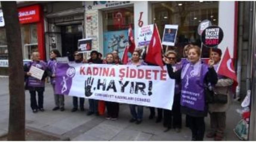 Cumhuriyet Kadınları Derneği'nden"kadına Şiddete Hayır" Eylemi