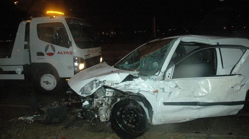 Otomobil Tır’a Çarptı: 2 Yaralı