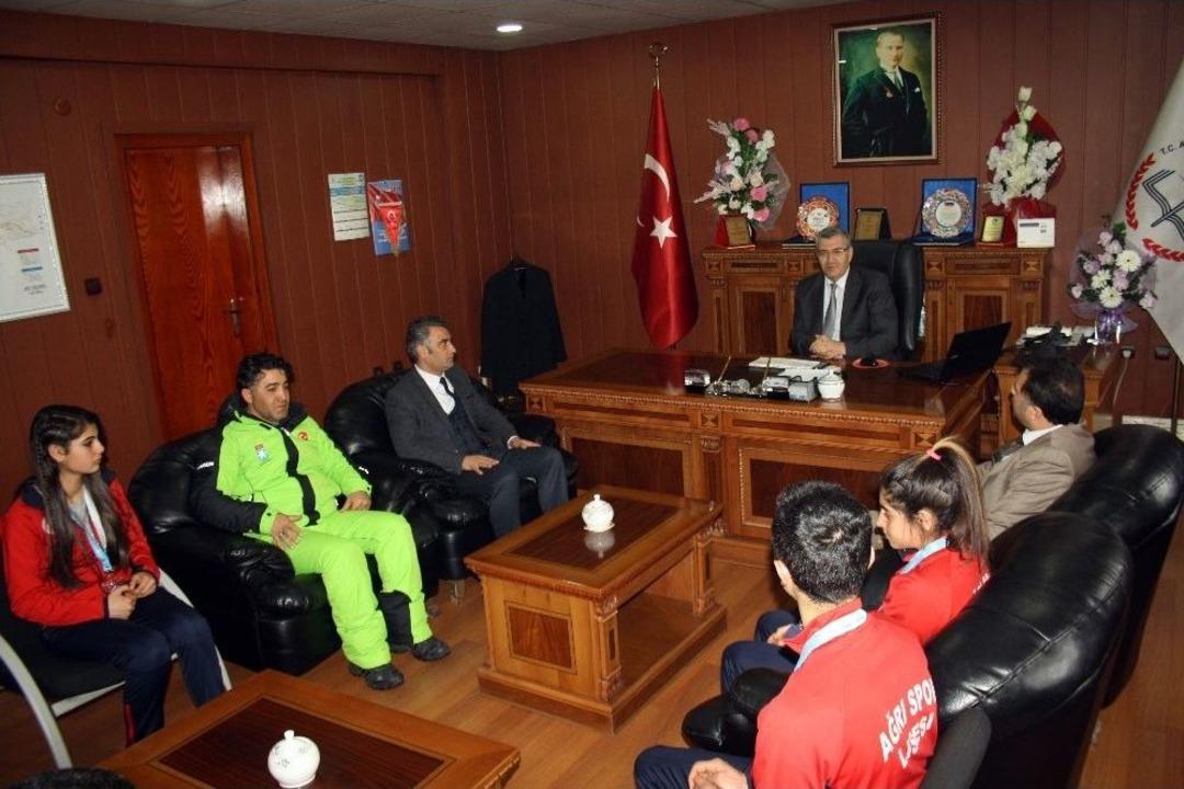 Kayak Şampiyonlarından Dursun&rsquo;a Ziyaret