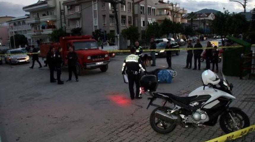 Kamyonetin &Ccedil;arptığı Motosikletli &Ouml;ld&uuml;