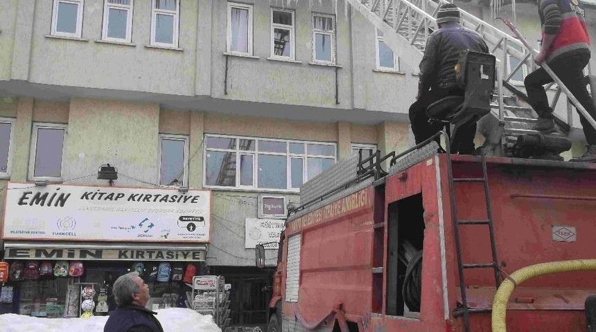 Varto Belediyesinden Buz Kırma &Ccedil;alışması