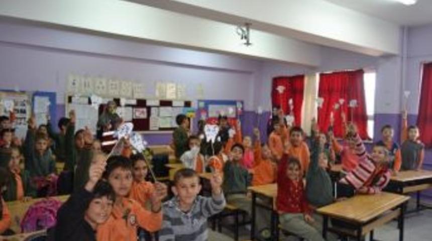 G&ouml;n&uuml;ll&uuml; Gen&ccedil;ler &Ouml;ğrencilere Ağız Ve Diş Sağlığı Eğitimi Verdi