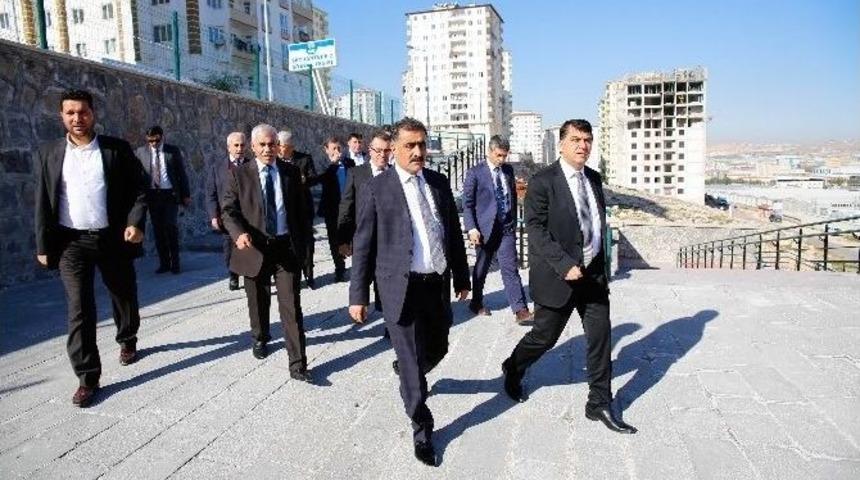 Emlak&ccedil;ılar Odası &Uuml;yeleri Şehitkamil&rsquo;de İmara A&ccedil;ılan B&ouml;lgeleri Gezdi