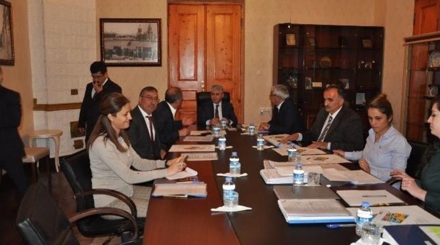 Kars Valisi Rahmi Doğan, İşadamlarıyla Buluştu