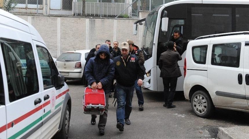 Bursa&rsquo;da Fet&ouml; Ş&uuml;phelisi 26 Eski Polis Adliyeye Sevk Edildi.