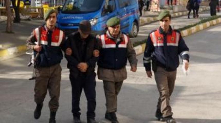 G&ouml;&ccedil;men Ka&ccedil;ak&ccedil;ılığı Sanığı Yol Kontrol&uuml;nde Yakalandı