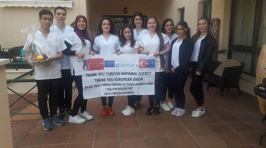 Salihli&rsquo;nin Hemşirelik &Ouml;ğrencileri İspanya&rsquo;da Staj Yaptı