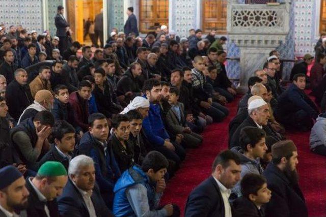 Görmez, Şanlıurfa'da Sabah Namazı Kıldırdı