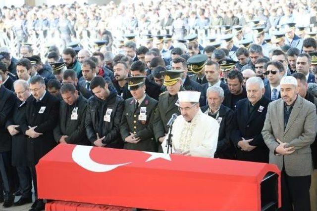 Fırat Kalkanı Harekatı'nda Şehit Olan Üsteğmen Zafer Er Son Yolculuğuna Uğurlandı