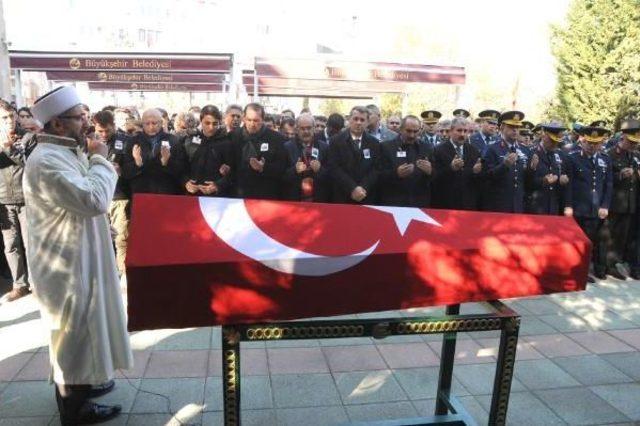 Şehit Uzman Çavuş Melih Özcan, Eskişehir'de Toprağa Verildi