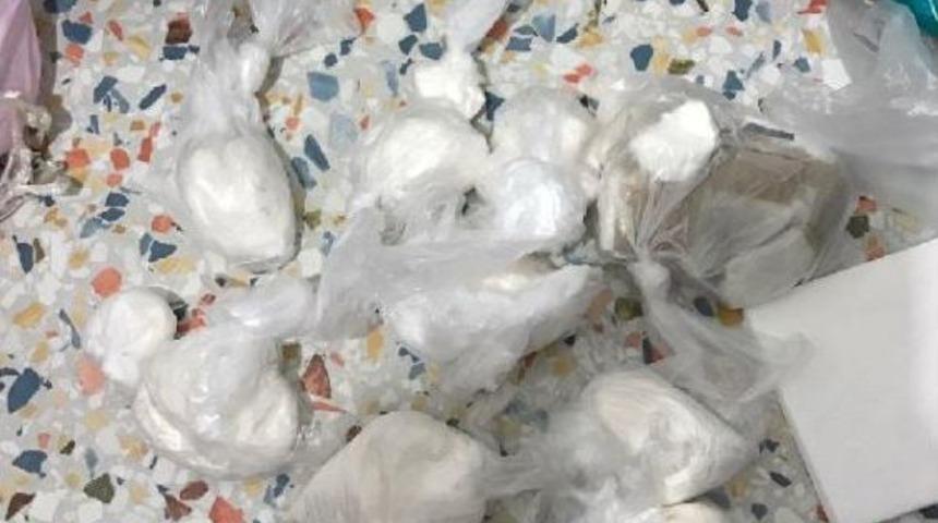 İzmir'de 1 Kilo 100 Gram Kokain Ele Ge&ccedil;irildi