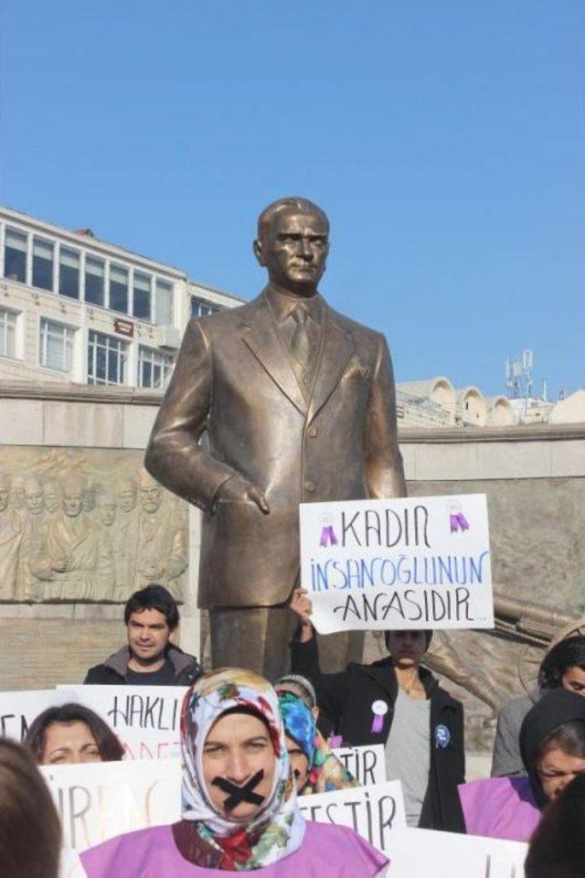 Kayseri’De Chp'li Kadınlardan Ağızları Bantlı Sessiz Yürüyüş