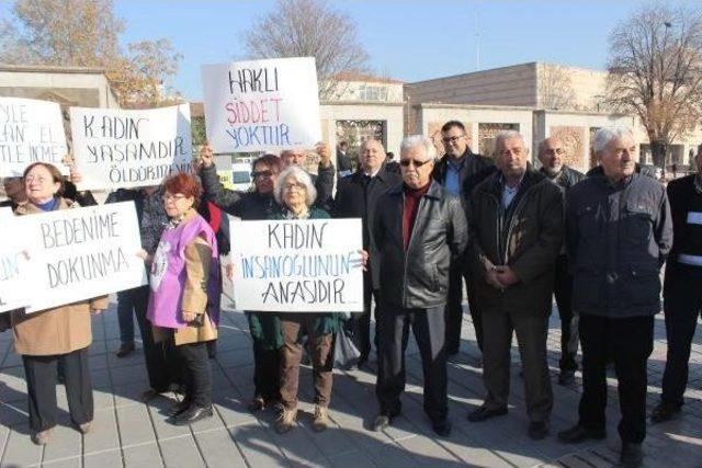 Kayseri’De Chp'li Kadınlardan Ağızları Bantlı Sessiz Yürüyüş