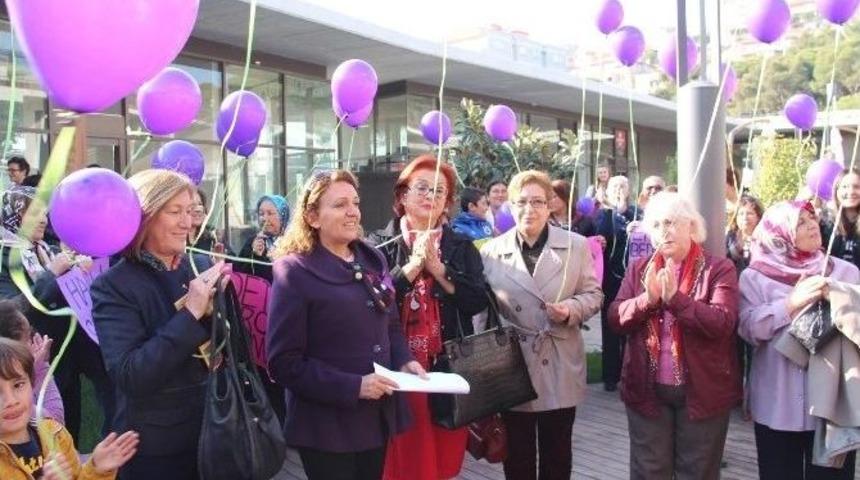 Bergama&rsquo;da Kadınlar &rsquo;şiddete Hayır&rsquo; Diyerek Haykırdı