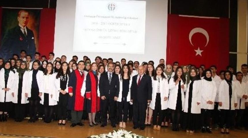 Diş Hekimi Adayları Beyaz &Ouml;nl&uuml;k Giydi