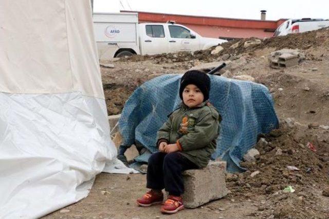 Gece Artçılarla Sarsılan Samsat'ta, Deprem Korkusu Sürüyor