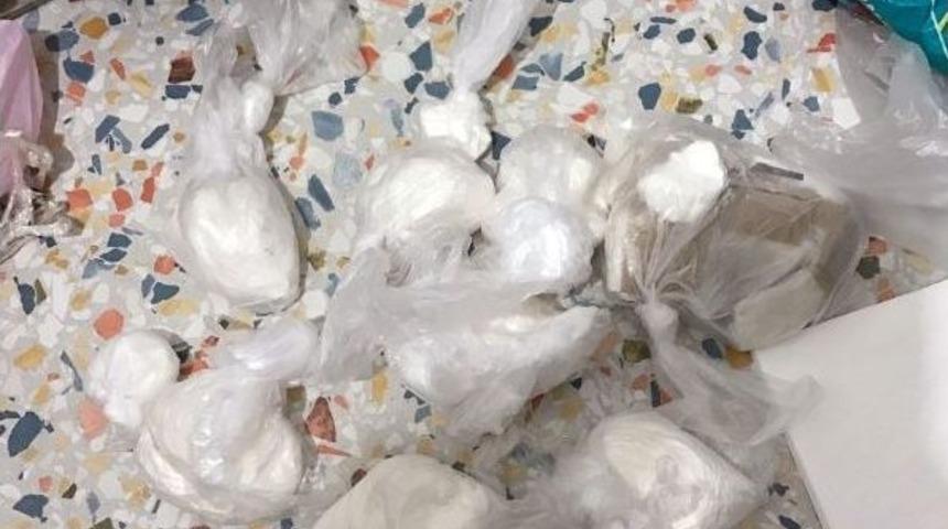 İzmir&rsquo;de 1 Kilo Kokain Ele Ge&ccedil;irildi