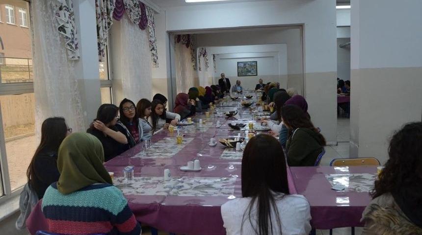 Anadolu Lisesi &Ouml;ğrencileri Ygs Sınavı &Ouml;ncesi Kahvaltıda Buluştu