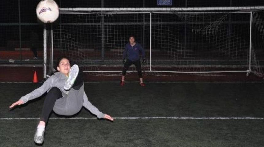 İneg&ouml;l&rsquo;De Ilk Futbol Takımı Sahaya Indi