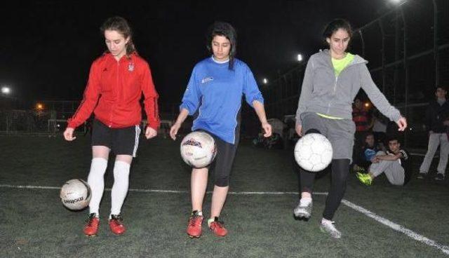 İnegöl’De Ilk Futbol Takımı Sahaya Indi