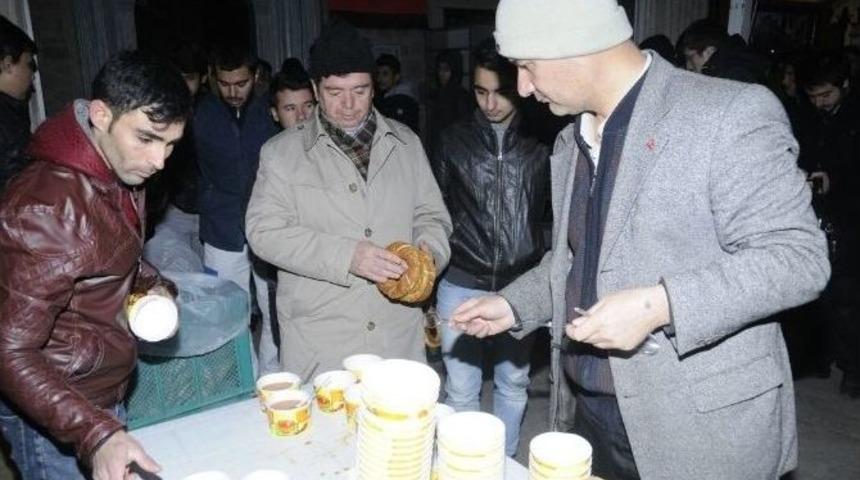 Uşimder, Şehitler İ&ccedil;in Sabah Namazında Bir Araya Geldi