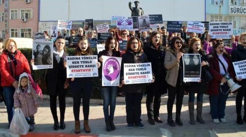 Kadına Karşı Şiddeti, Ağızlarını Bantlayarak Protesto Ettiler