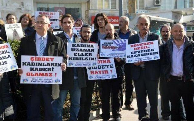 Kadına Karşı Şiddeti, Ağızlarını Bantlayarak Protesto Ettiler